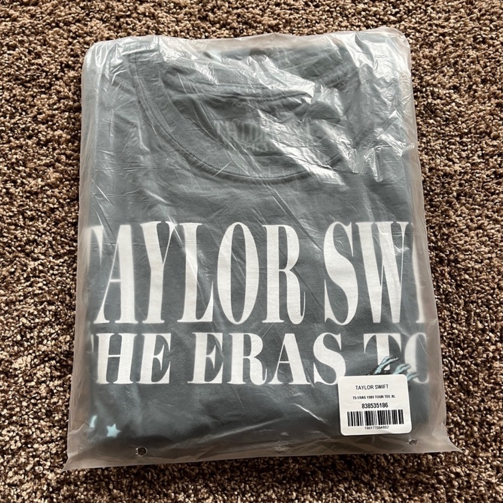 NEW Taylor Swift The Eras Tour 1989 T-Shirt